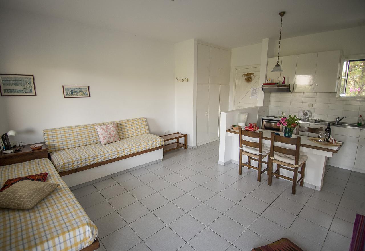 Eressos Ilios Apartments 斯卡拉埃雷索 外观 照片